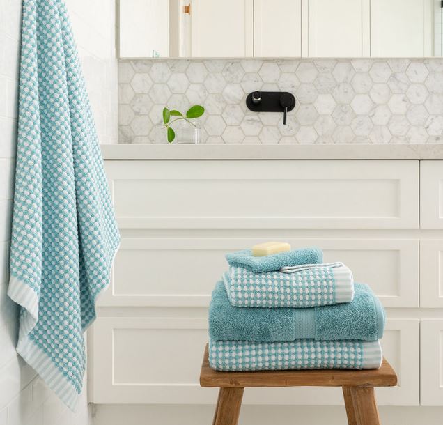 Personalised Aqua Bath Towel & Hand Towel Set – Embroidered 100% Cotton Gift